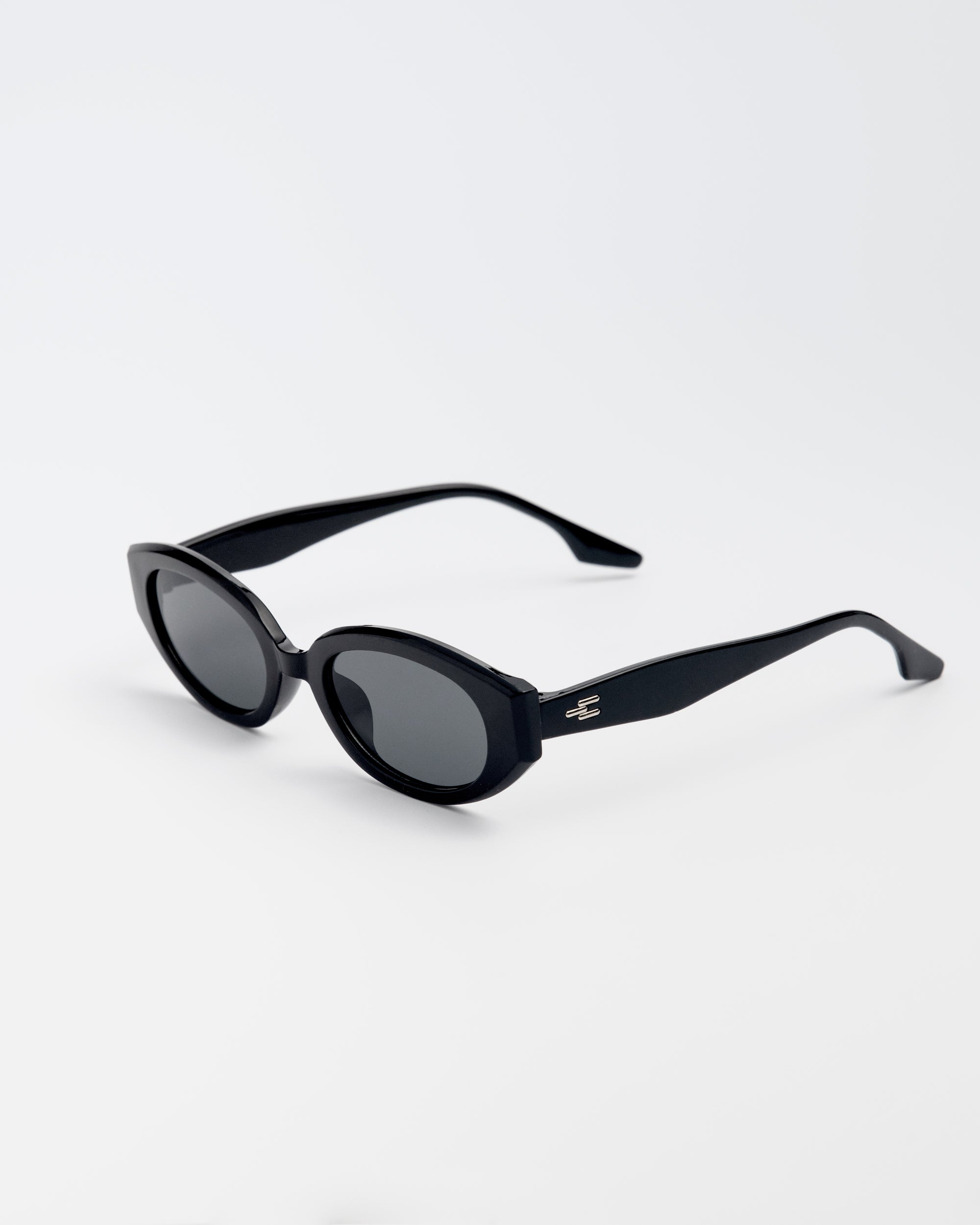 Vero Sunglasses in bold black with oval frames and dark lenses for kids